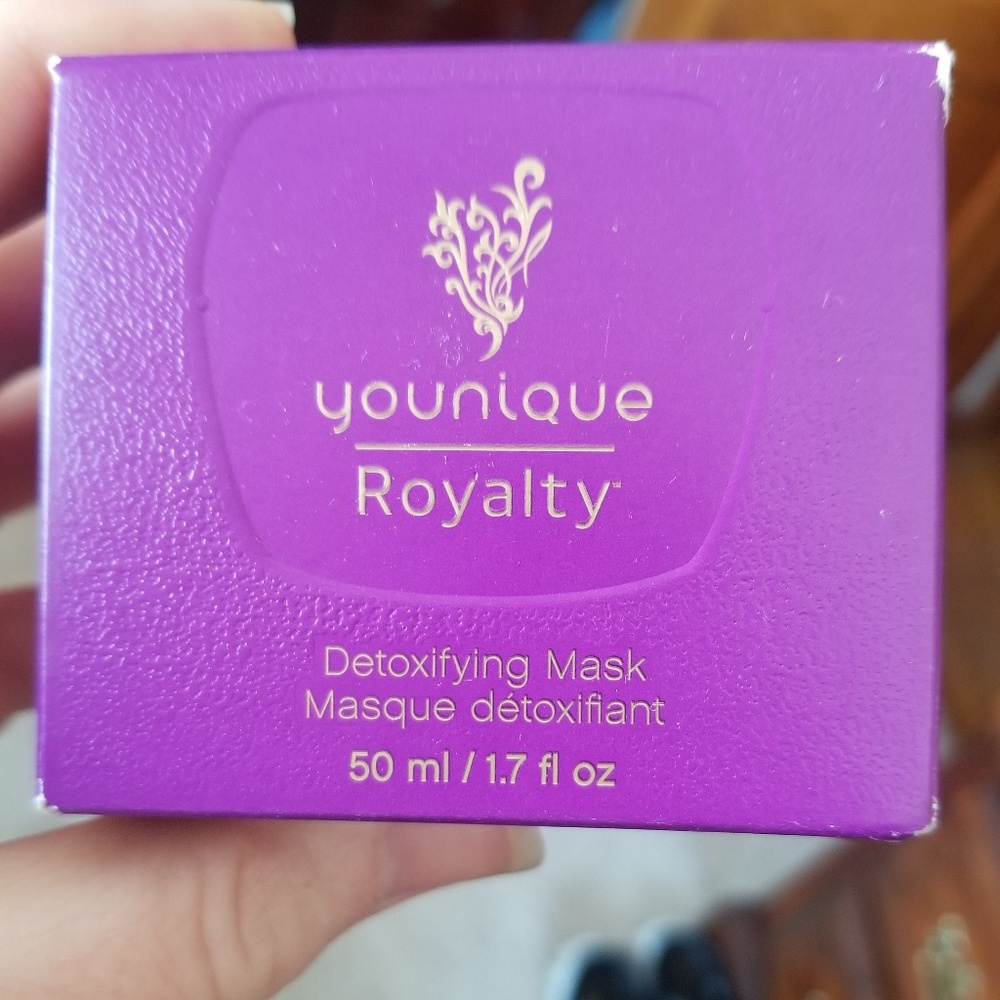 Detoxifying mask